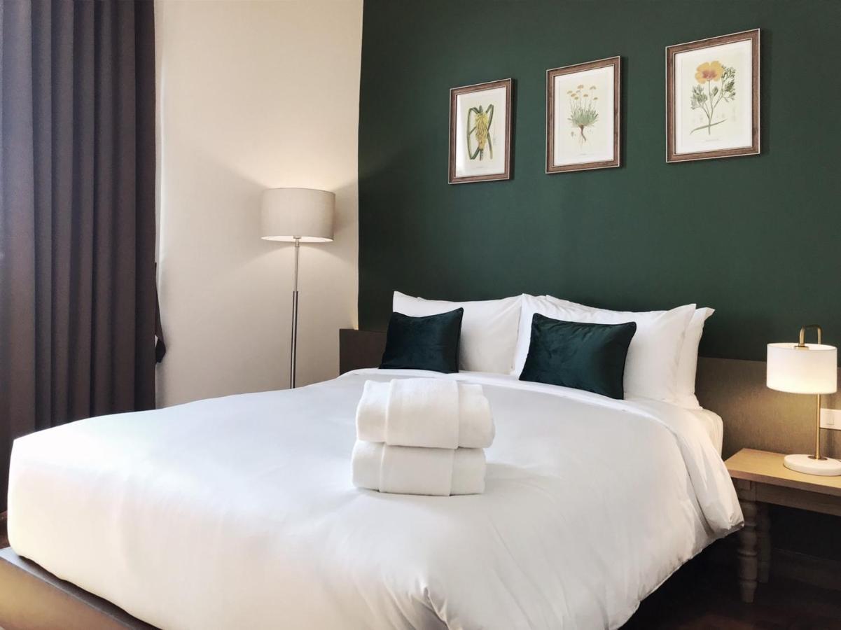 Отель The Raintree 4*